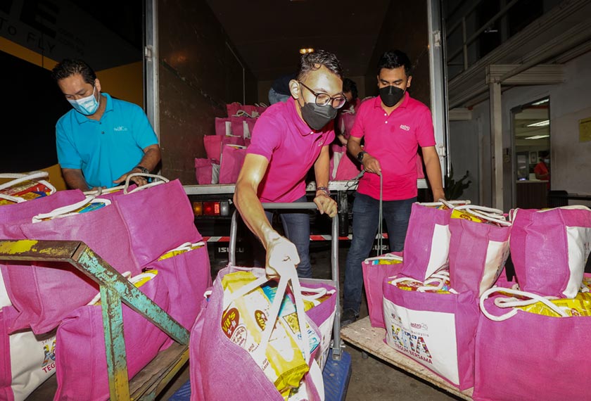 Kakitangan Astro secara sukarela terlibat dalam insiatif ini. - Foto Astro