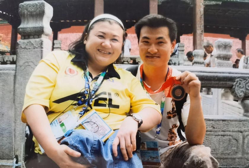 Siow (kiri) disifstkan sangat ramah dan Satria menganggap beliau seperti kakak sendiri. - Foto: Satria Zhang