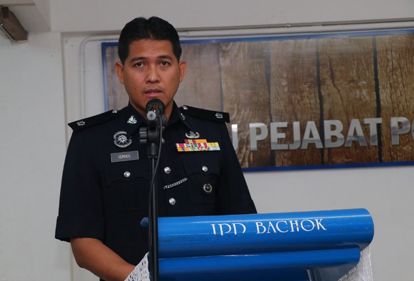 Mohamad Ismail berkata kereta terbabit dipercayai terbabas ketika memotong kenderaan lain.