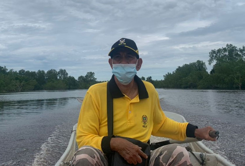 Penghulu Kampung Lingga, Wan Amit Wan Kamil membawa kru Astro AWANI ke Kampung Banting