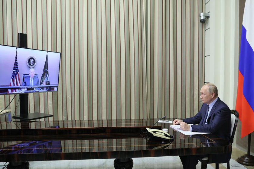 Sidang video antara Biden dan Putin antara lain membincangkan tentang krisis Ukraine. - AP
