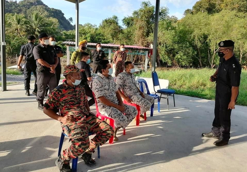 Kawasan pencarian diperluaskan hingga ke laut perairan Kuala Perlis pada kedudukan 4km dari Jeti Tok Kuning, Kuala Perlis. - Foto JBPM Foto JBPM