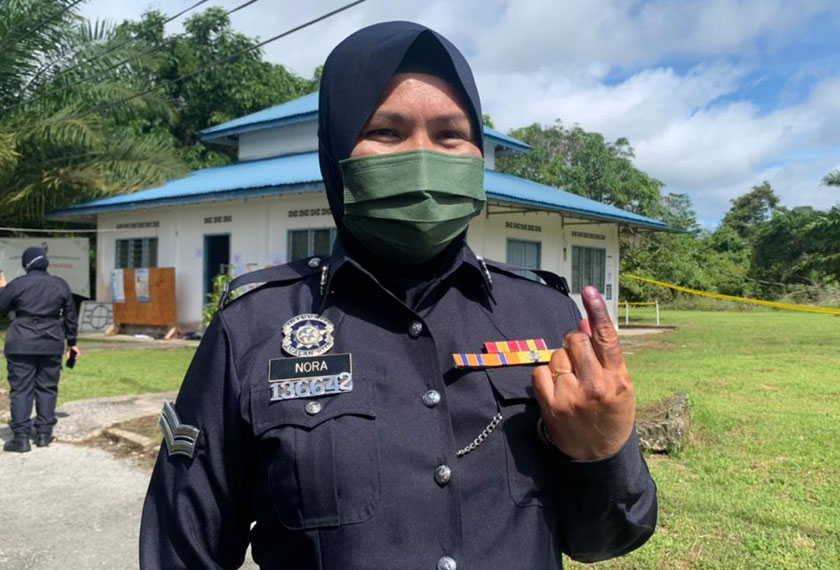 PRN12 Sarawak merupakan pengalaman keempat buat Koperal Nora Alup sebagai pengundi awal. - Astro AWANI