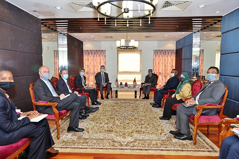 Penolong Setiausaha Negara bagi Hal Ehwal Asia Timur dan Pasifik Daniel J. Kritenbrink bertemu Timbalan Ketua Setiausaha Kementerian Dalam Negeri Datuk Mohamad Fauzi. - Foto Astro AWANI