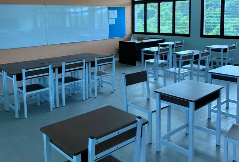 Keadaan di dalam salah sebuah bilik darjah di blok dua tingkat yang dibangunakan The Community Chest di SK Sungai Amang, Kapit. - Astro AWANI