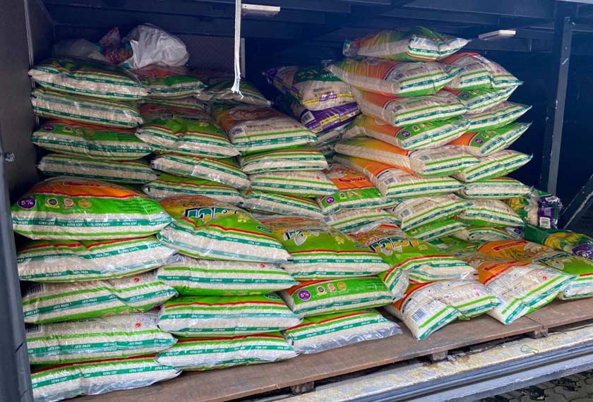 Sumbangan beras untuk diagihkan kepada mangsa banjir. - Foto Astro AWANI