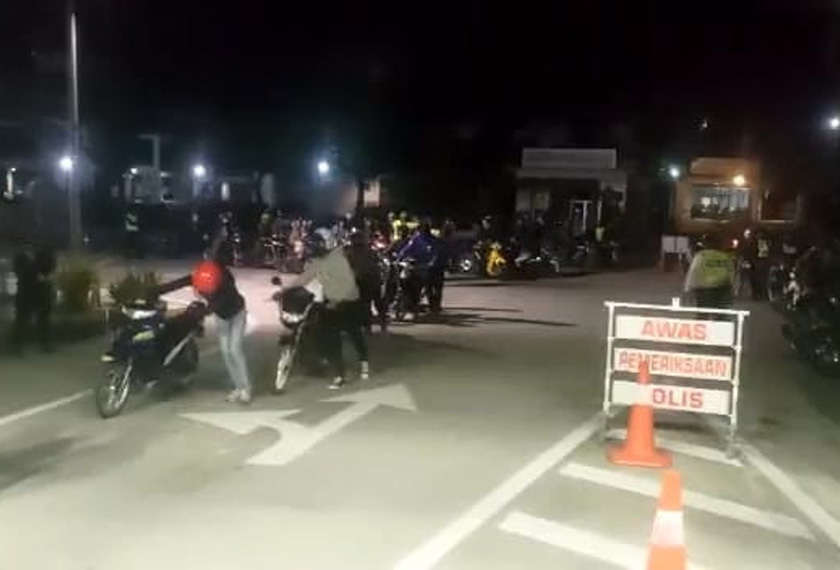 pada operasi sama, JPJ turut mengeluarkan 104 notis atas pelbagai kesalahan dan menyita sebuah motosikal. - Foto PDRM