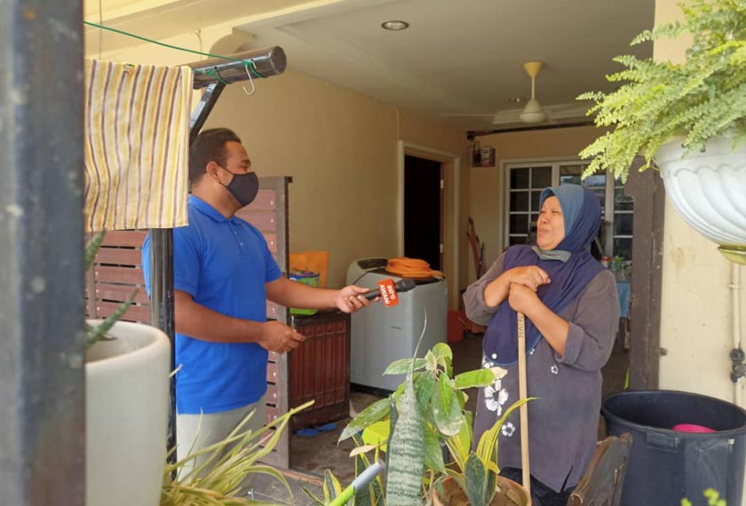 Jaridah Omar diwawancara oleh wartawan Astro AWANI, Ridauddin Daud.