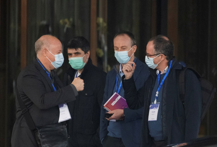  Pasukan penyiasat daripada WHO yang beriltizam mencari jawapan kepada pandemik COVID-19 dilihat di hotel penginapan mereka di Wuhan. - Reuters