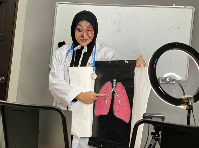 Antara karakter yang pernah dijayakannya adalah watak 'skeleton', jururawat, doktor gigi, serta 'mikro-organisma'. - Foto Astro AWANI