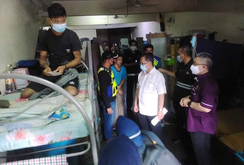 Tinjauan Dr Adham mendapati terdapat 19 hingga 25 orang ditempatkan di satu bilik yang sempit.