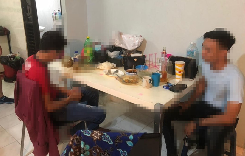 Kumpulan berkenaan sanggup merentas daerah dan menyewa pangsapuri itu selama tiga hari dua malam untuk berhibur. - Foto PDRM