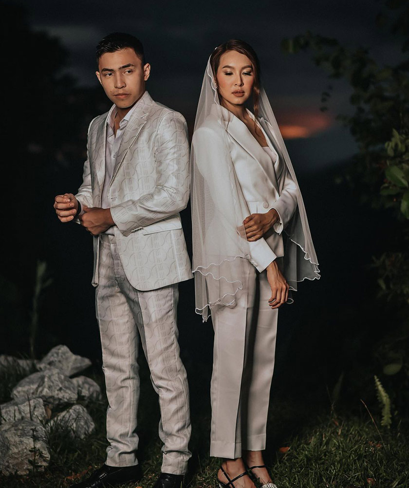 Terikat dengan SOP bukan penghalang dua pasangan sejoli ini bersatu dalam ikatan pernikahan.