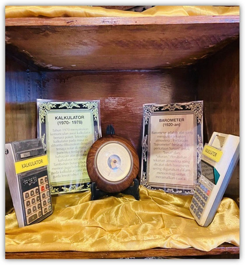 Antara koleksi barangan klasik yang terdapat di SMK Tunku Mahmood Iskandar.