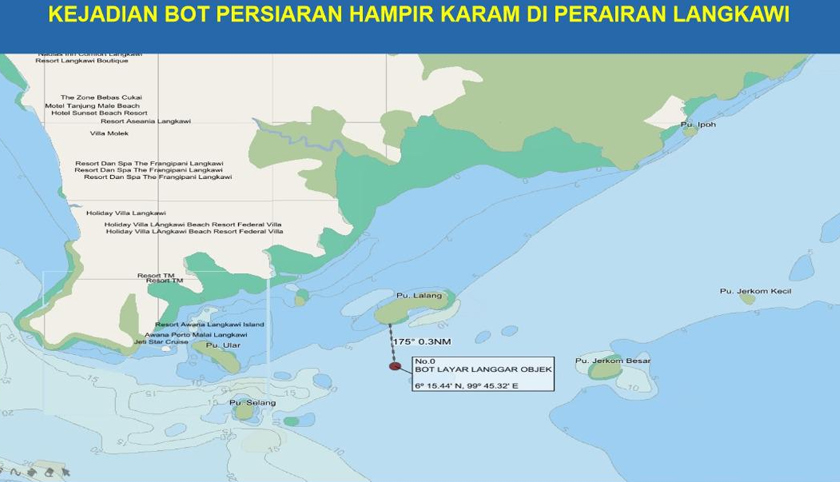Kapal yang dinaiki terbalik dan hampir karam selepas terlanggar objek pada kedudukan 0.3 batu nautika selatan Pulau Lalang, Langkawi, Kedah, sekitar 10.30 malam tadi. - Foto APMM