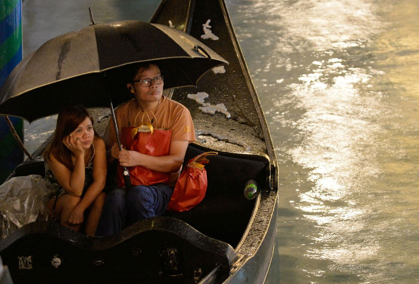 Pengalaman yang jarang didapati apabila berpeluang menonton filem di atas gondola.