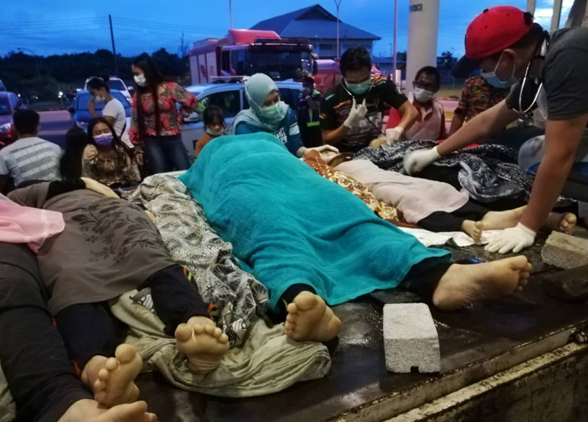 Sembilan dipercayai sekeluarga maut selepas sebuah kenderaan pacuan empat roda terjunam ke dalam sungai ketika sedang menunggu feri di Jeti Batang Lupar dekat Sebuyau