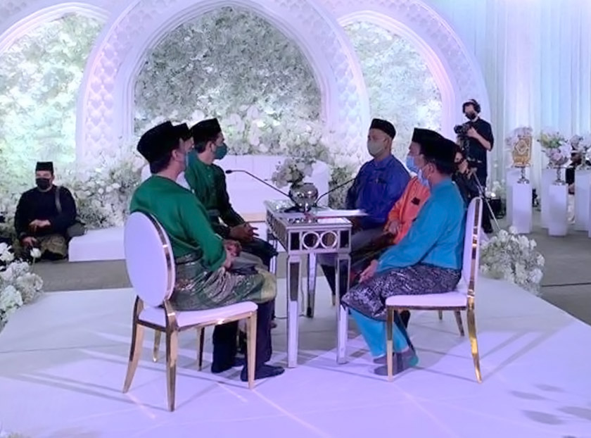 Suasana sekitar majlis pernikahan pasangan selebriti itu. - Foto: Izwan Mohd Isa