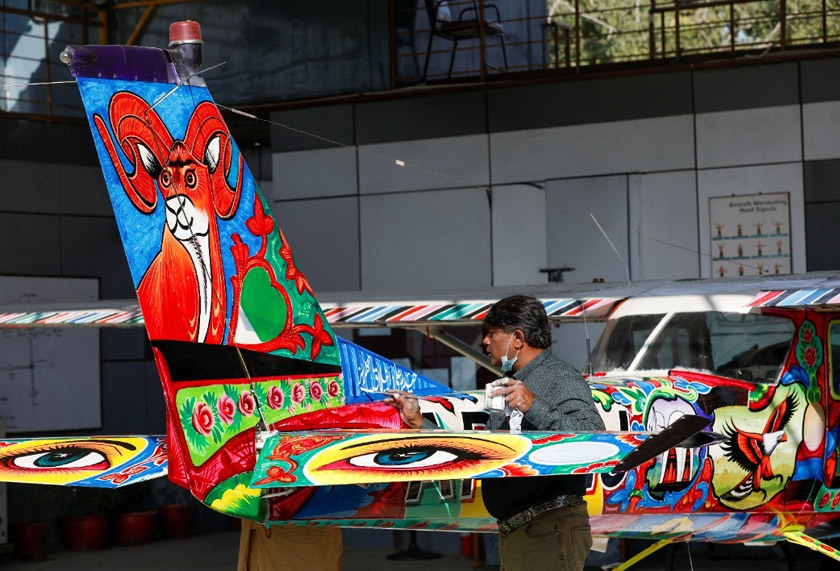 Seni ini menjadi ilham pameran galeri di luar negara dan mendorong penjualan miniatur yang diinspirasikan daripada seni berkenaan. - Reuters