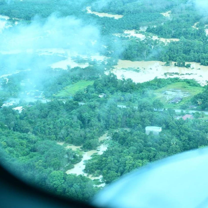 Tinjauan udara keadaan di sekitar Pahang yang dilanda banjir - Gambar Facebook Istana Negara