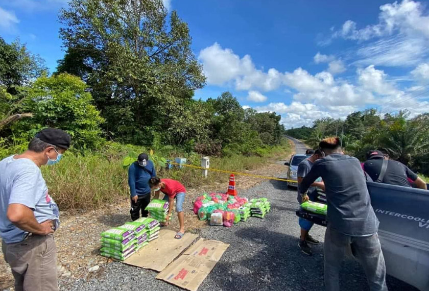 Bekalan makanan untuk penduduk Pasai Siong.