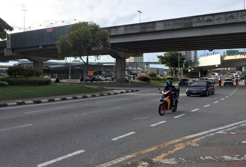 Tinjauan mendapati jumlah kenderaan masih banyak namun kesesakan tidak begitu ketara.
