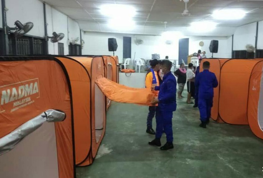 Pihak APM membantu mempersiapkan PPS untuk mangsa banjir.