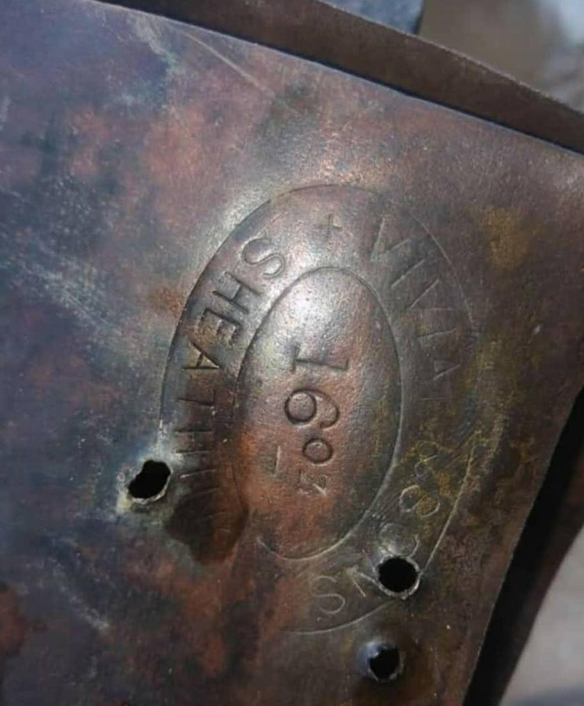 Bangkai kapal lama tersebut ditemui terdampar oleh seorang wanita berusia 50 tahun pada 5 petang semalam