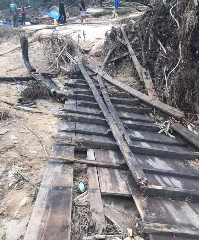 Bangkai kapal lama timbul selepas banjir di Lipis.