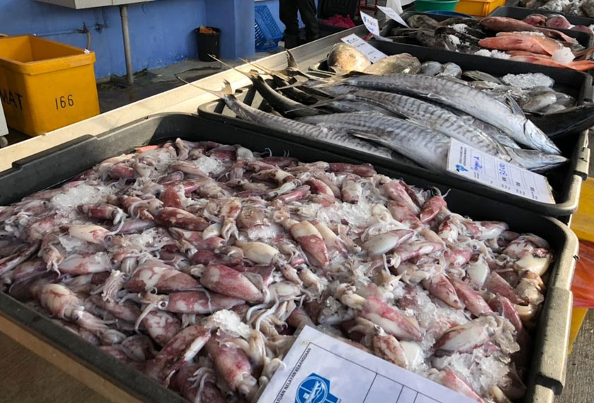 Produk hasil laut ini dibawa khas dari LKIM Perlis dan dipasarkan di Pusat Pengumpulan dan Pengedaran Nekmat di Taman Wahyu, Kuala Lumpur. - Gambar Astro AWANI / Fauzi Suhaimi