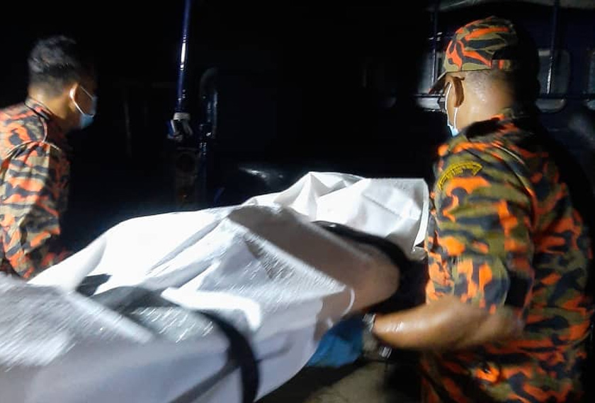  Mangsa ditemukan penduduk kampung terapung kira-kira 400 meter dari lokasi dia jatuh.