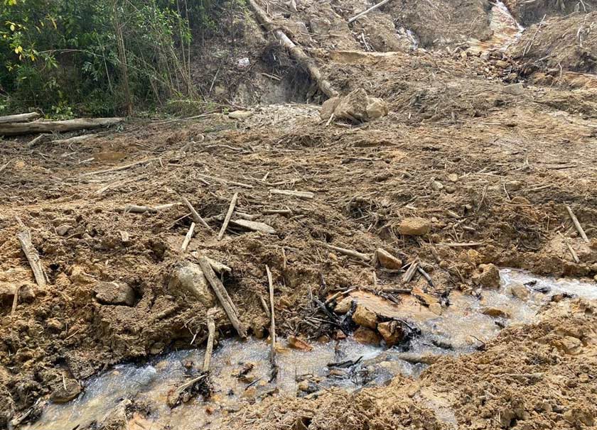 Kawasan terjejas yang tular di media sosial baru-baru ini adalah alur air bermusim yang hanya muncul apabila hujan terutama ketika hujan lebat. - Pejabat Exco Perak