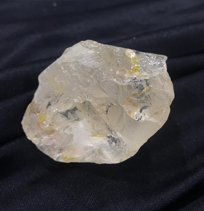 Batu Clear Quartz bakal dinamakan Jeraimonite apabila sudah di facet menjadi potongan bersegi.