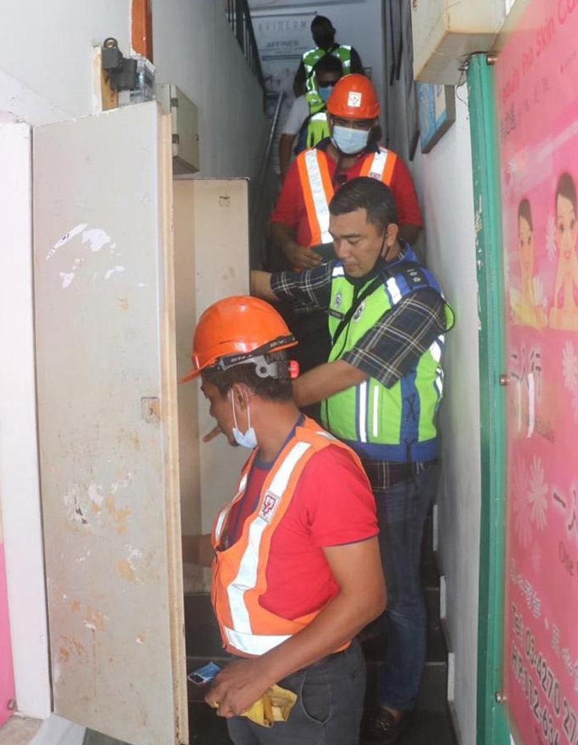 Tindakan pemotongan elektrik itu diambil bagi mengekang aktiviti perjudian di kawasan berkenaan. - Foto TNB
