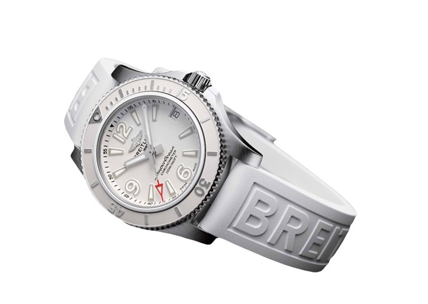 Superocean Automatic 36 hadir dengan gelang tangan (bracelet) keluli tahan karat selain pilihan gelang tangan getah (rubber strap) berwarna putih, biru gelap dan jingga