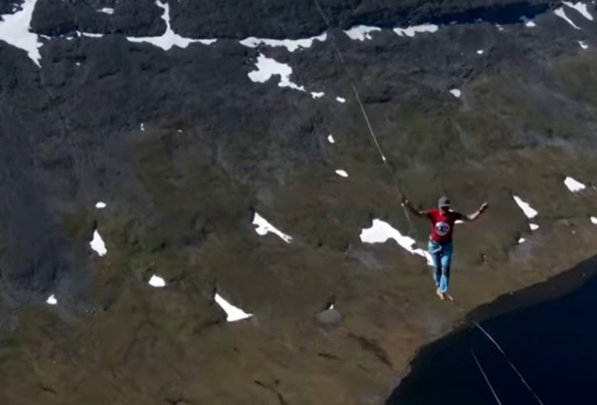 Bayangkan dengan ketinggian sebegini, ditambah pula dengan cuaca sejuk dan angin, hanya yang kental berjaya melepasinya.