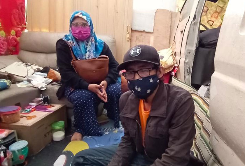 Norhasidah dan suaminya, Saini, sebelum ini masing-masing bekerja sebagai pembantu kedai makan.