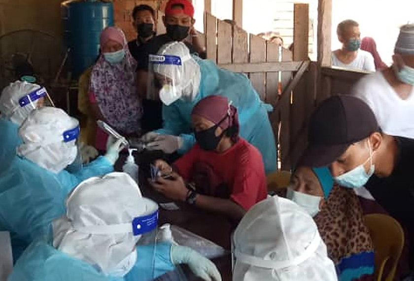 Saringan besar besaran dilakukan di seluruh kawasan penempatan. Gambar: Jawatankuasa Pengurusan Bencana WP Labuan