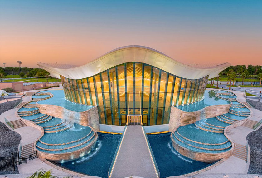 Kolam itu ditempatkan dalam struktur berbentuk tiram dengan keluasan 1,500 meter persegi. - Reuters