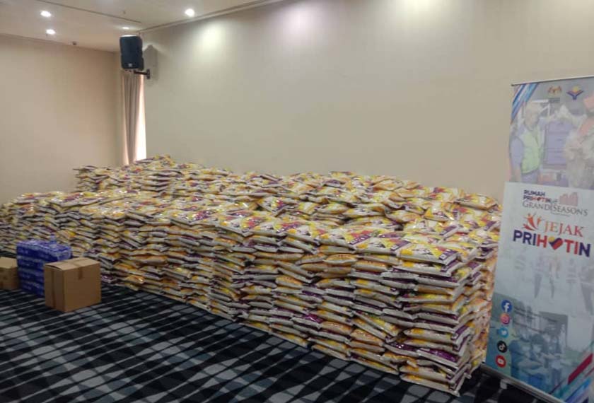 Antara sumbangan yang akan diberikan kepada mereka yang memerlukan oleh Pasukan Jejak Prihatin.