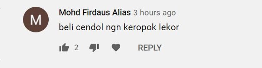 Seorang pengguna YouTube berkongsi juadah yang dibeli di kalangan penjaja kecil hari ini