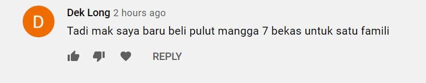 Menikmati pulut mangga bersama keluarga yang dibeli di penjaja kecil