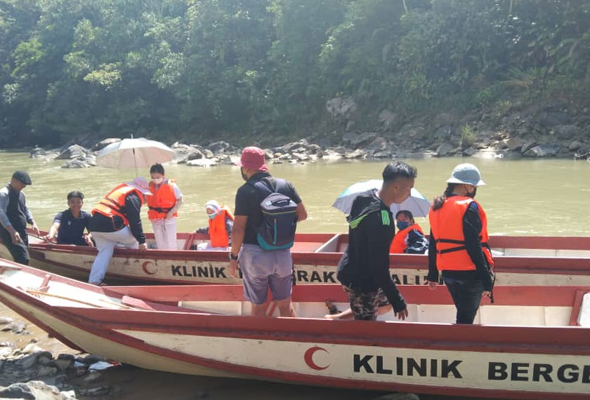  Vaksinasi COVID-19 di pedalaman: Bukan mudah, barisan hadapan terus tabah