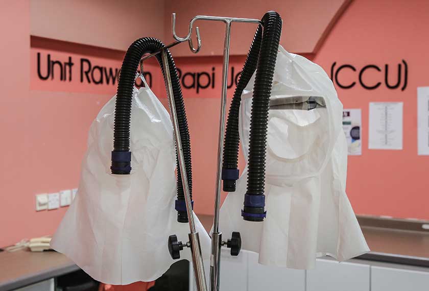 CCU yang sebelum ini dikhaskan untuk merawat pesakit jantung kini ditukar kepada ICU untuk merawat pesakit kritikal COVID-19. (Gambar Astro AWANI/SHAHIR OMAR)