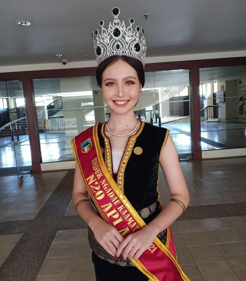 Maya Hejnowska dilantik sebagai duta produk IKS Sabah sempena Kempen Belilah Barangan Buatan Sabah.