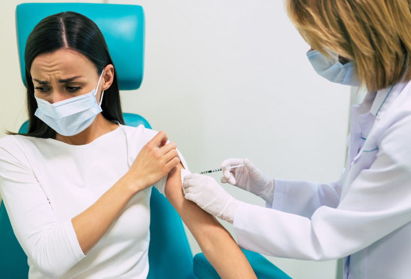 Tidak perlu lihat lengan anda ketika disuntik. - Freepik