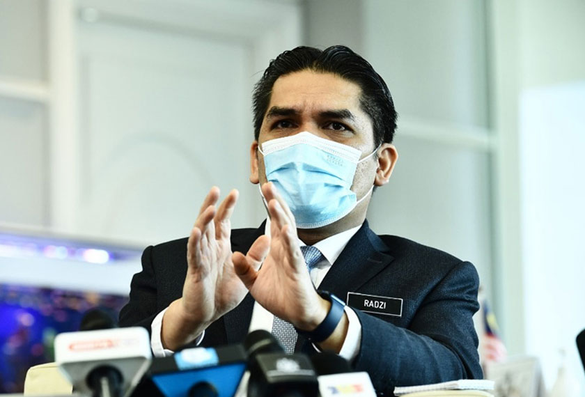 Menteri Kanan Pendidikan, Datuk Dr Radzi Jidin mengumumkan pelaksanaan semula PdPR