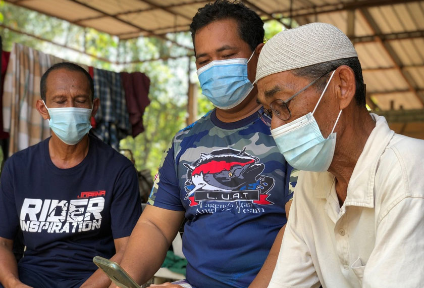 Menurut bapa saudara, Mohd Shukri Derahim, 49, jenazah dijangka tiba jam 3.30 petang. - Foto Astro AWANI