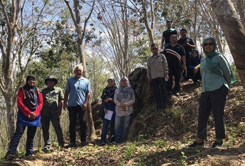 Gambar arkib seaktu kajian di salah sebuah tapak sekitar kawasan Lembah Lenggong. - Foto: JMG