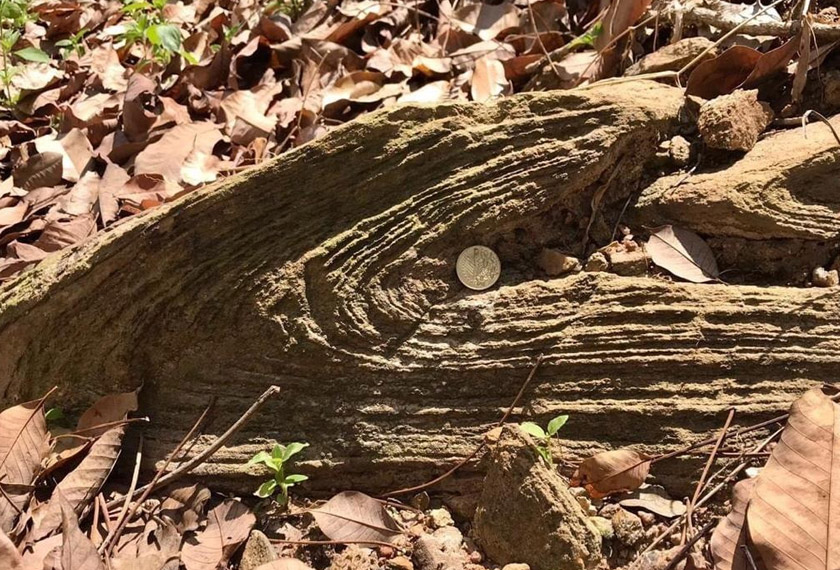 Formasi batuan yang menentukan usia kejadian ratusan tahun di Lenggong. - Foto: JMG